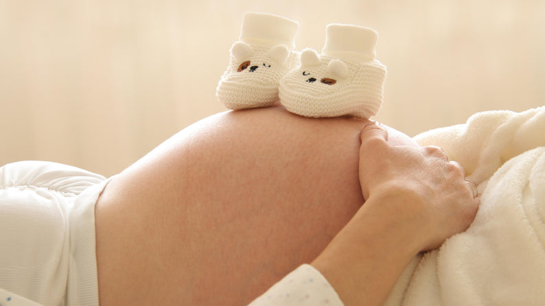 Schwangerschaft und schwere Beine: Sanfte Erleichterung für werdende Mamas