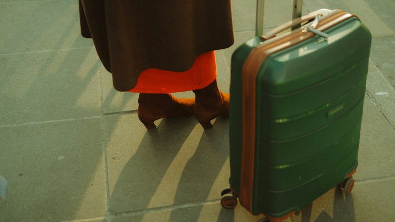 Leichte Beine auf Reisen: Das perfekte Beauty-Gadget für lange Flüge