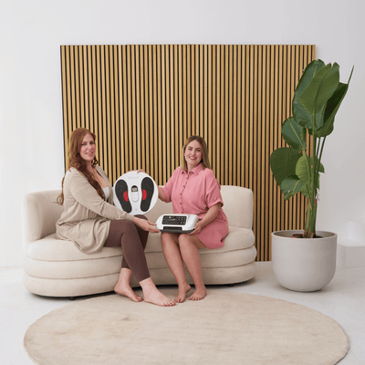 Venen Engel - Frauen prästentieren EMS Venen Board und Venen Engel 6 Premium Steuergerät