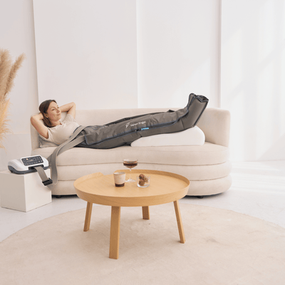 Venen Engel - Frau wendet Venen Engel 6 Premium an