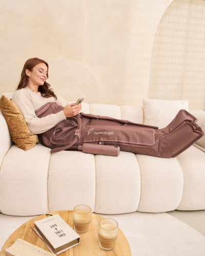 Venen Engel - Frau entspannt in Venen Engel Plus Lymph-Flow-Pants